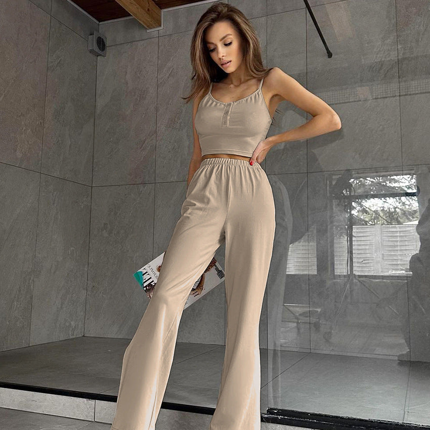 Dame afslappet pyjamassæt med moderne detaljer og åndbare materialer Stilla