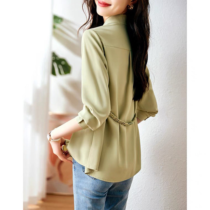 Dame elegant bluse med rynker og kvalitets knapdetaljer Stilla