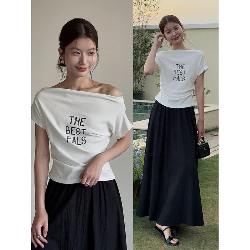 Dame afslappet off-shoulder T-shirt med kreativt tryk Stilla