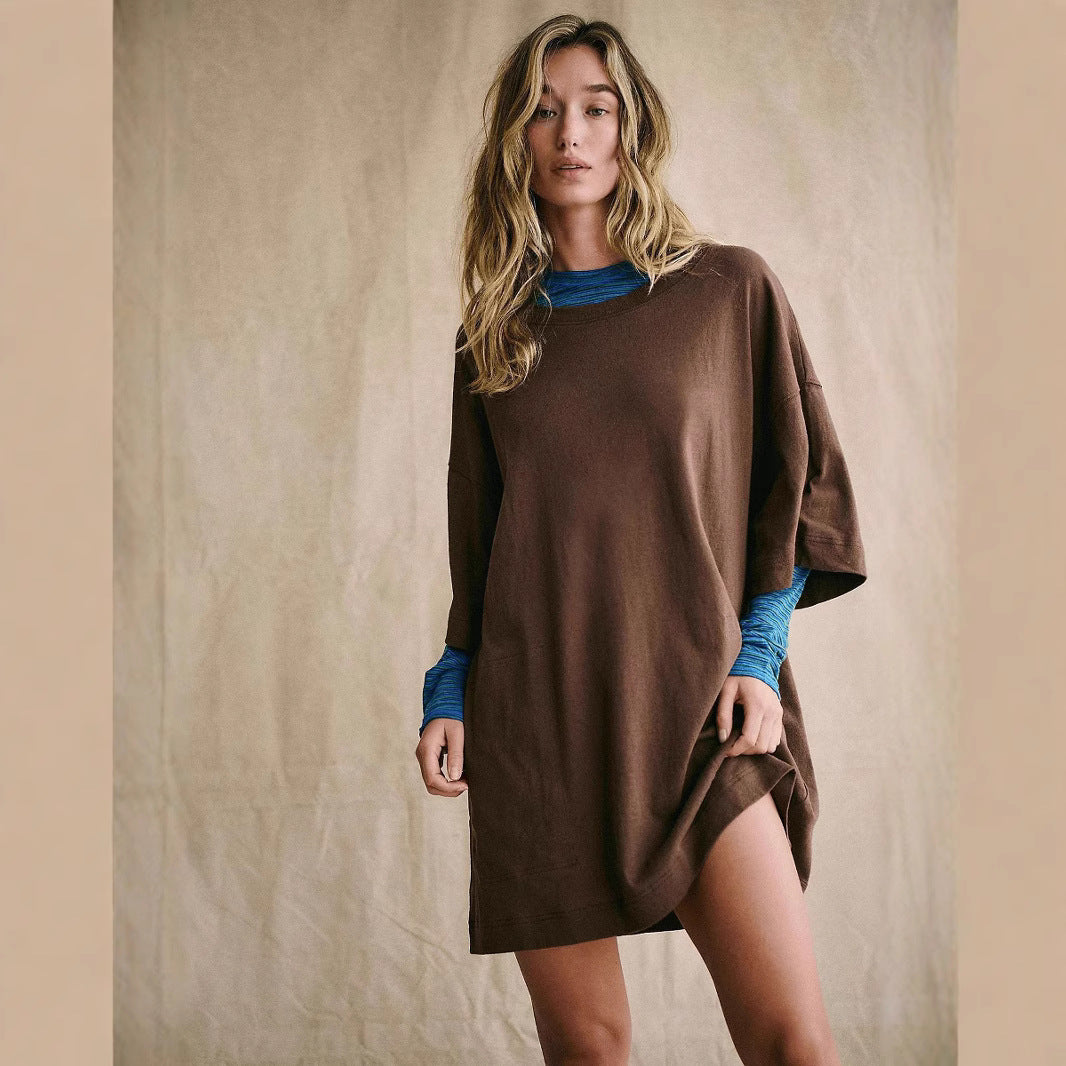 Dame afslappet kortærmet T-shirt kjole med dyb V-udskæring og praktiske lommer Stilla