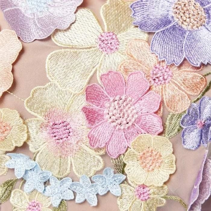 Dame Elegant blomstertkjole med skinnende overlejringer og flæser Stilla