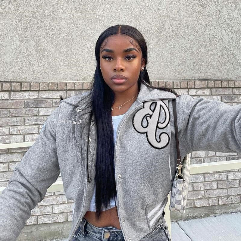 Dame afslappet OverSize-jakke med rummelige lommer og stilfuldt logo Stilla