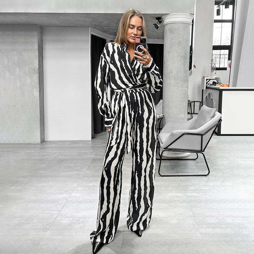 Dame jumpsuit med eksklusivt zebra-mønster og figursyet design Stilla
