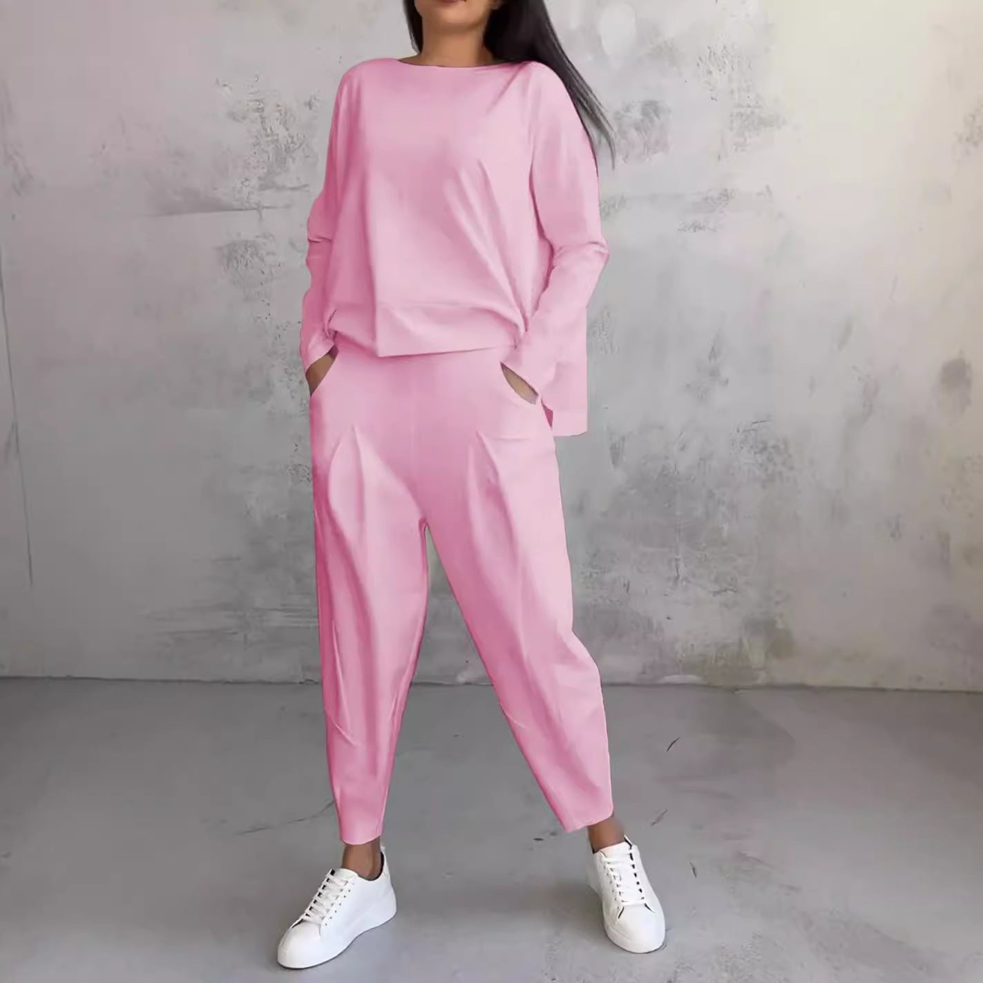 Dame afslappet jumpsuit-sæt med fashionable oversized snit og praktiske lommer Stilla