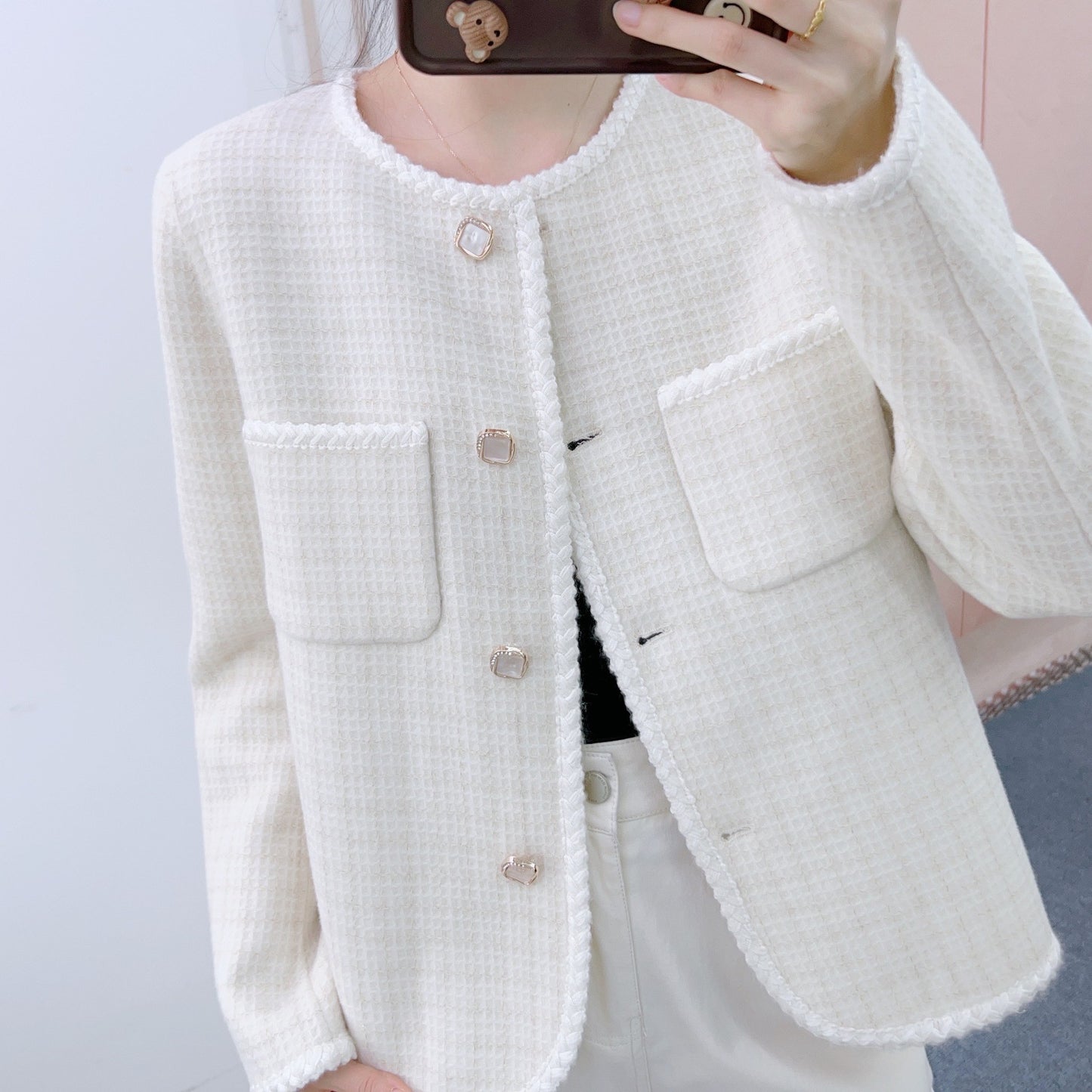 Dame elegant hæklejakke med dekorative knapper og praktiske lommer Stilla