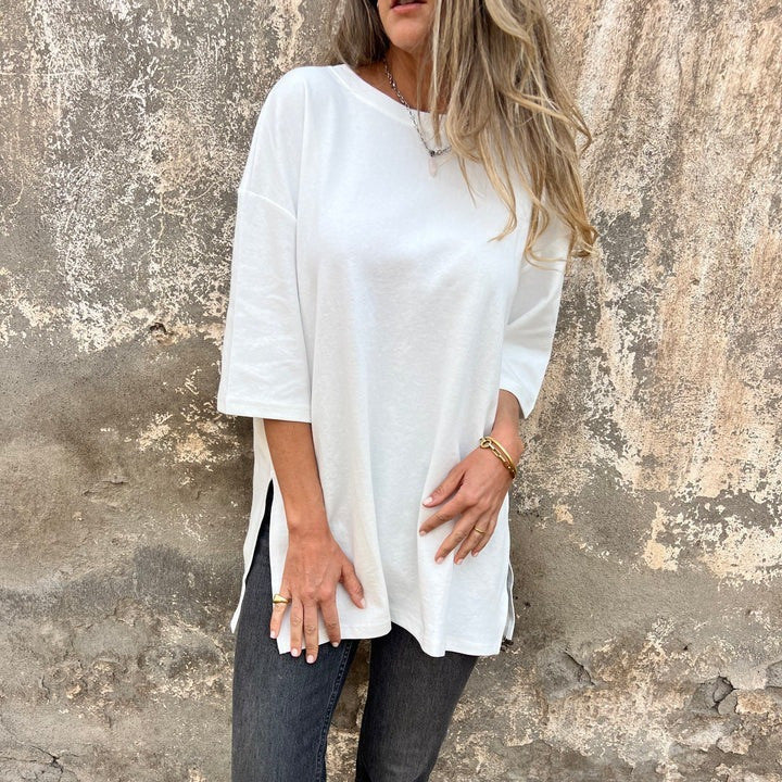 Dame afslappet lang skjorte med side slids og halve ærmer Stilla