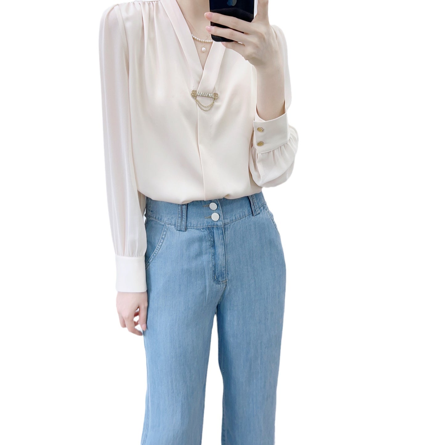 Dame Elegant Bluse med moderigtigt V-udskæring og dekorativ knapdetalje Stilla