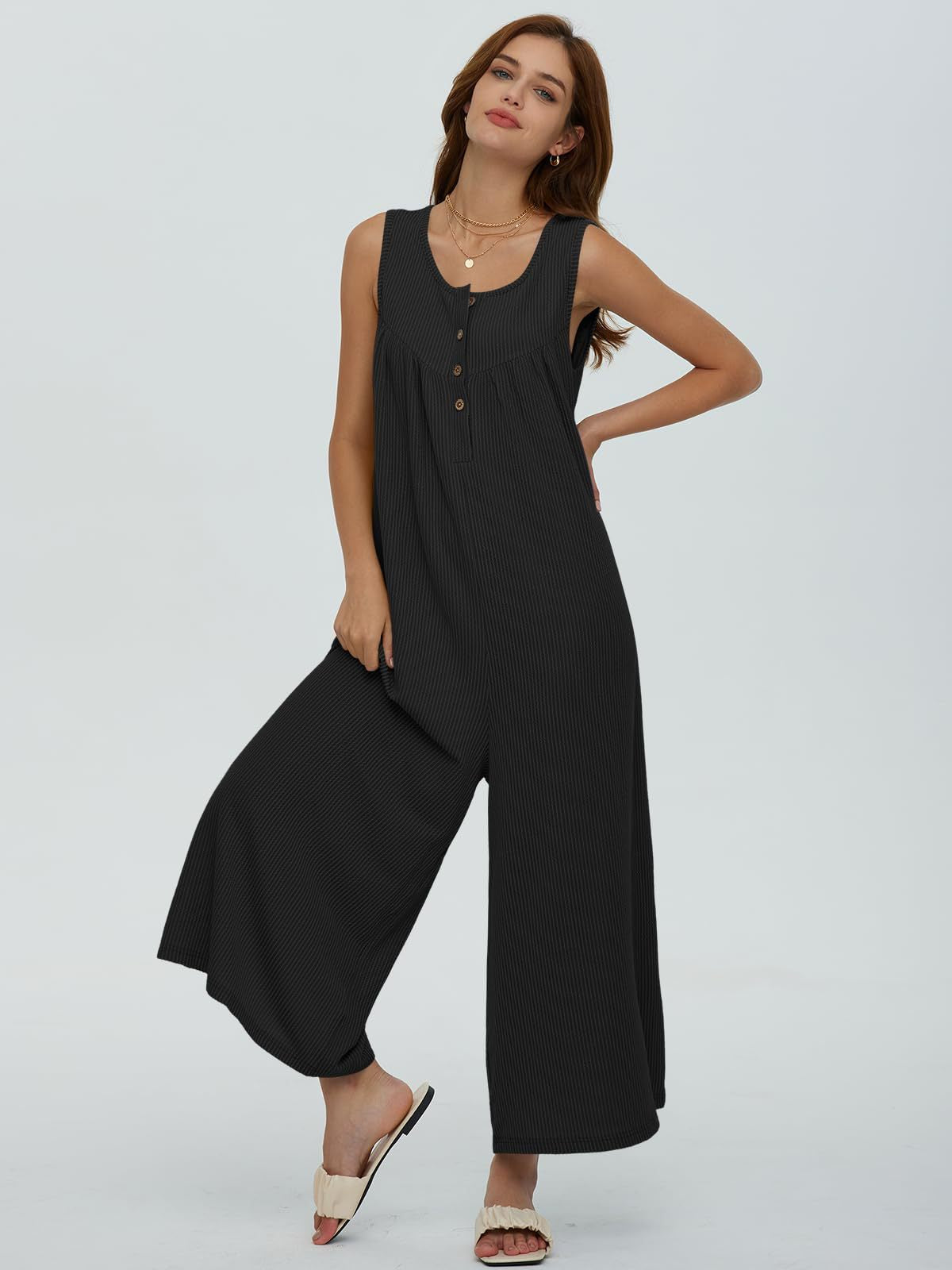 Dame casual jumpsuit med knapdetaljer og bredt skåret ben Stiila