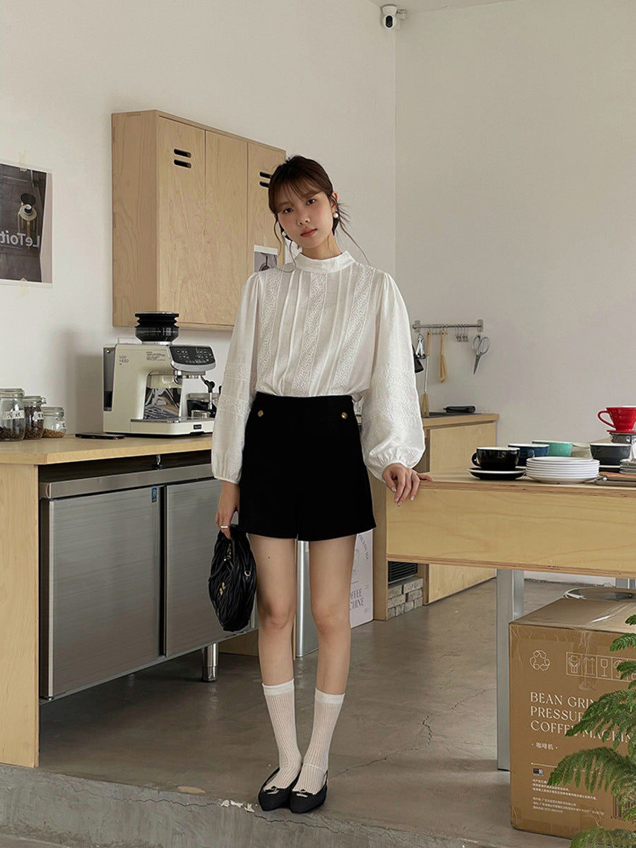 Dame elegant bluse med ruffle detaljer og plisserede ærmer Stilla