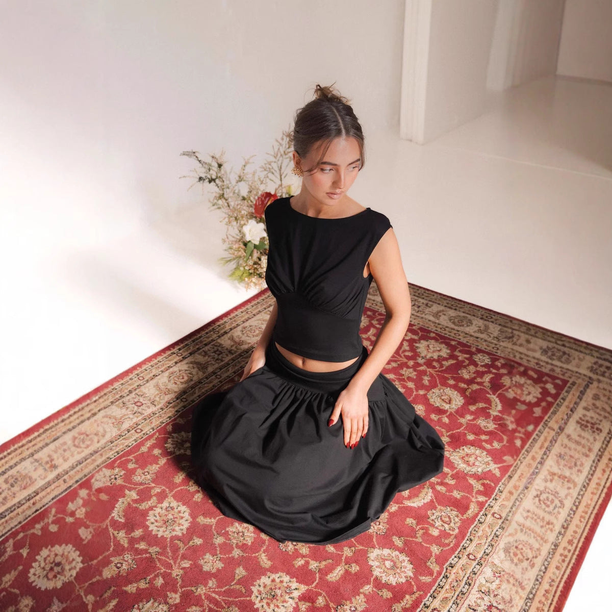 Dame Crop-Top og Midi-Nederdel Sæt med elegant Vikledetail Stilla