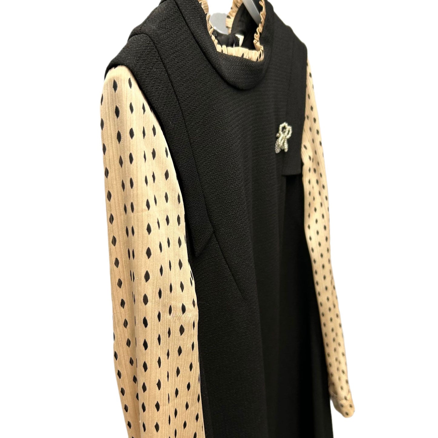 Dame Elegant figursyet kjole med flæsekanter og prikkede ærmer Stilla