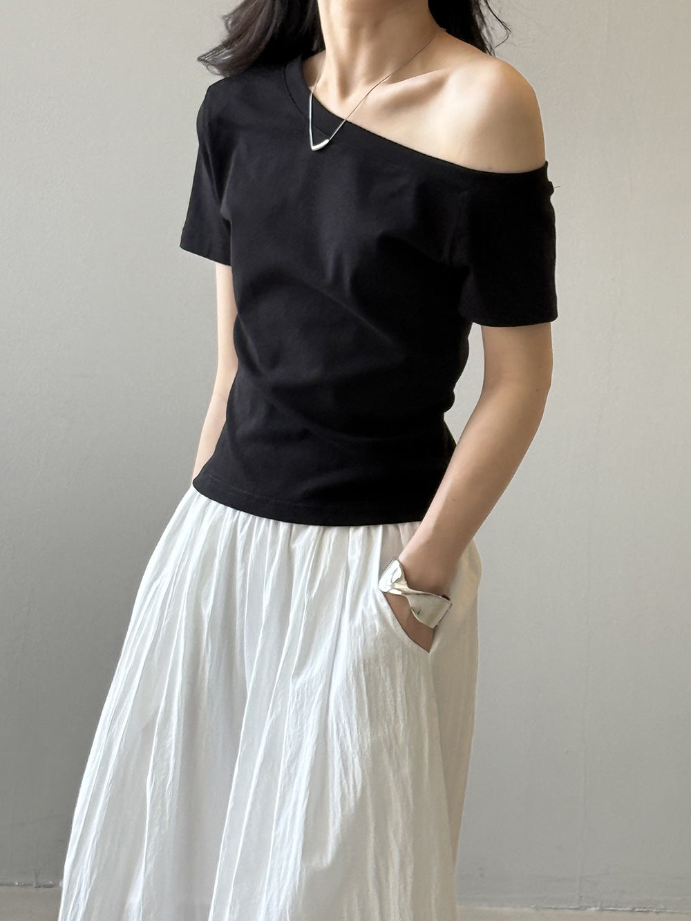 Dame afslappet kortærmet top med vid udskæring og kvalitets bomuldsstof Stilla