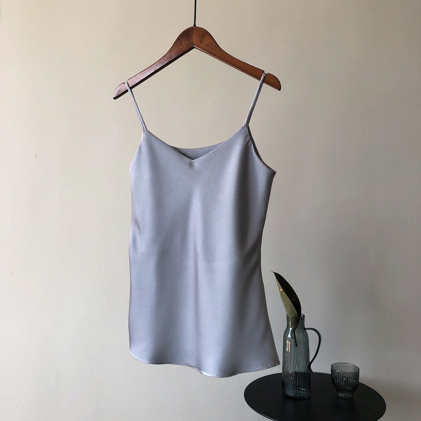 Dame elegant camisole-top med fint satinmateriale og justerbare spaghetti-stropper Stilla