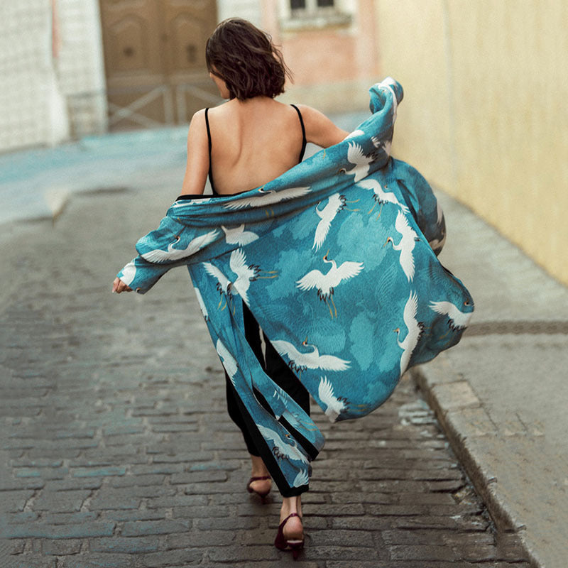 Dame elegant kimono med kunstnerisk fuglemotiv og flydende snit Stilla