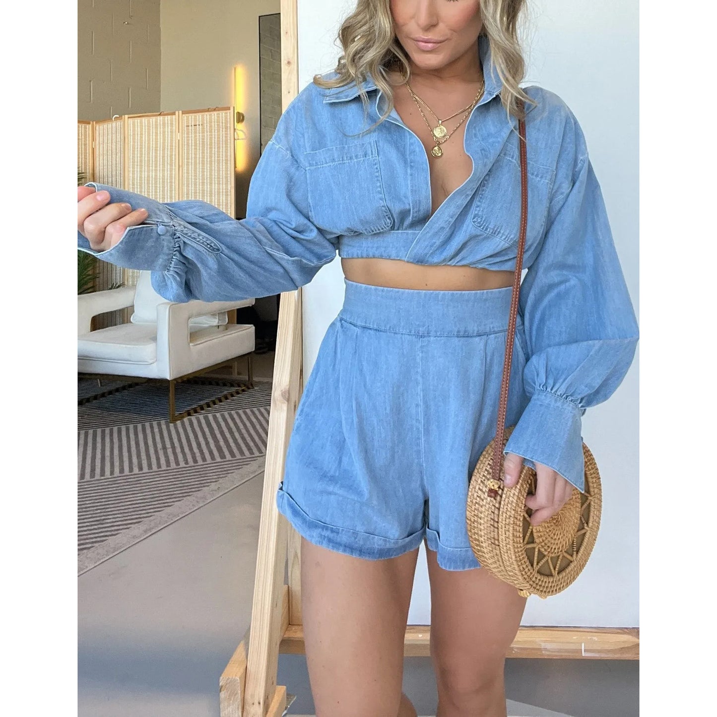 Dame afslappet denim sæt med cropped bluse og løse shorts Stilla