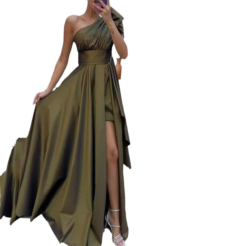 Dame Elegant aftenkjole med asymmetrisk snit og flydende skørt Stilla