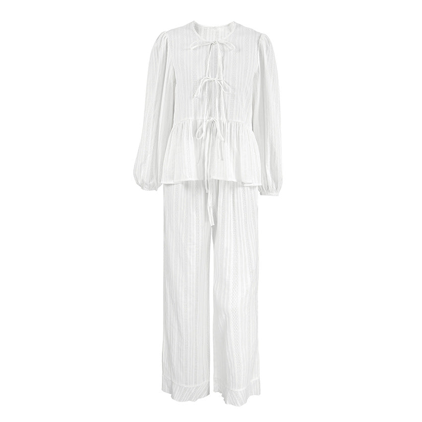 Dame afslappet pyjamasæt med luftig bluse og behagelige bukser Stilla