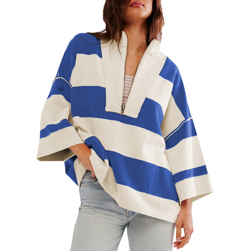 Dame afslappet hættetrøje med stilfuld ståkrave og bredt stribemønster Stilla