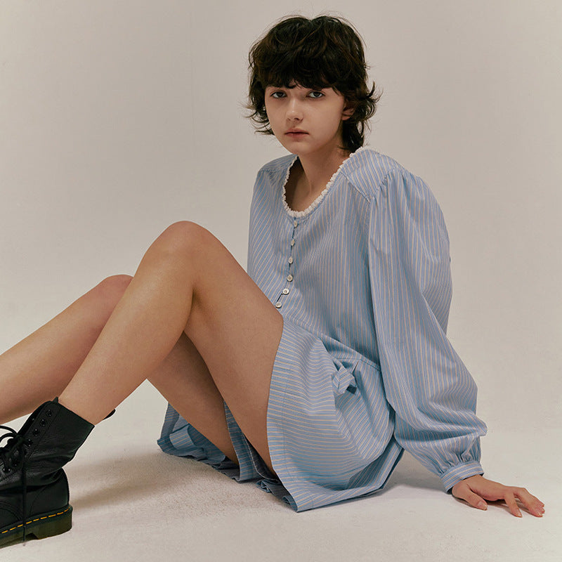 Dame afslappet kjole med puffærmer og knaplukning Stilla