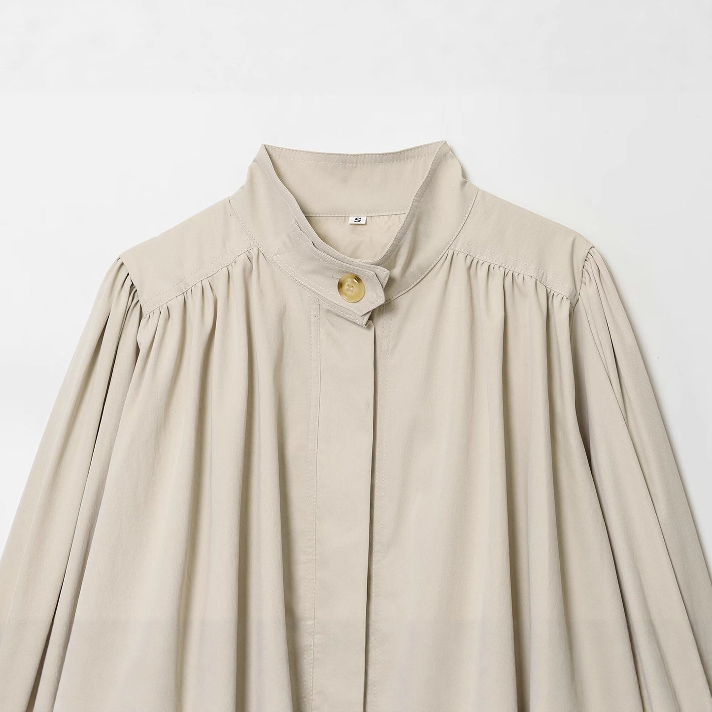 Dame afslappet bluse med højhalset krave og voluminøse ærmer Stilla