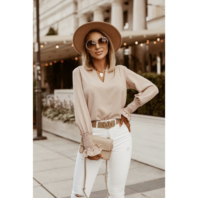 Dame elegant bluse med V-udskæring og rynkedetaljer Stilla