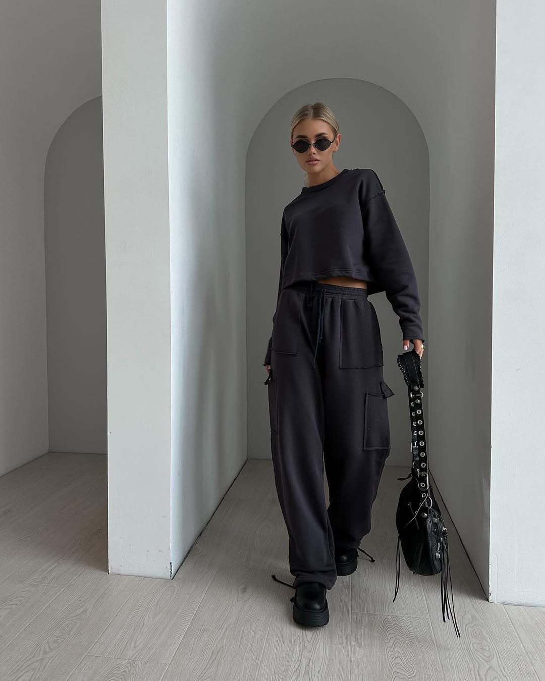 Dame afslappet og moderigtig cropped sweatshirt med snørrelse Stilla