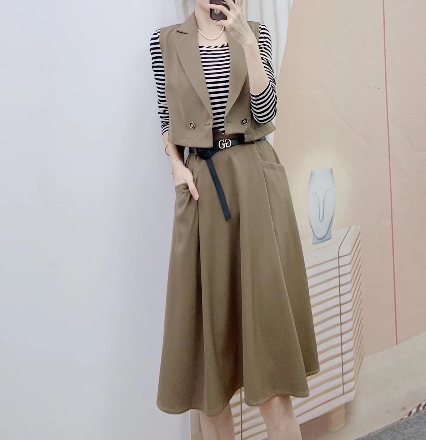 Dame Blazer-jumpsuit kombination med en smart, ubrudt nederdel og stilfulde detaljer Stilla