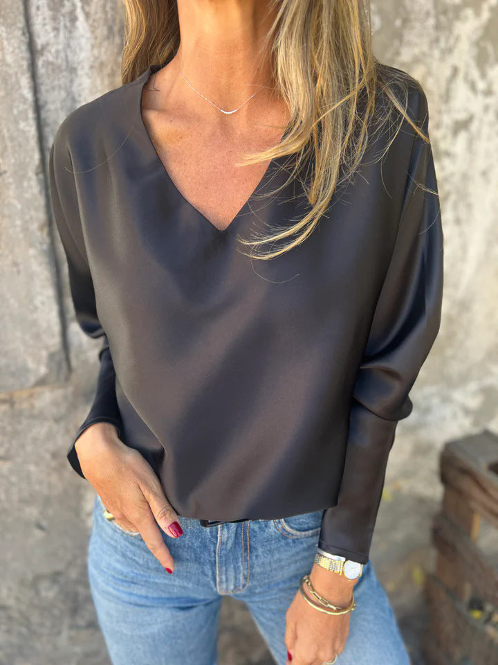 Dame afslappet bluse med dyb V-udskæring og bred pasform Stilla