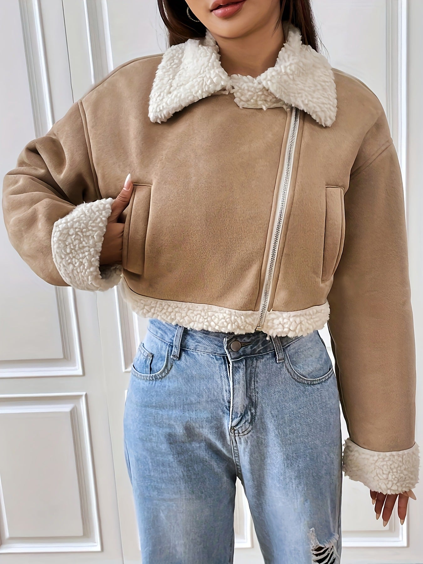 Dame elegant cropped jakke med teddyfur og lynlås Stilla