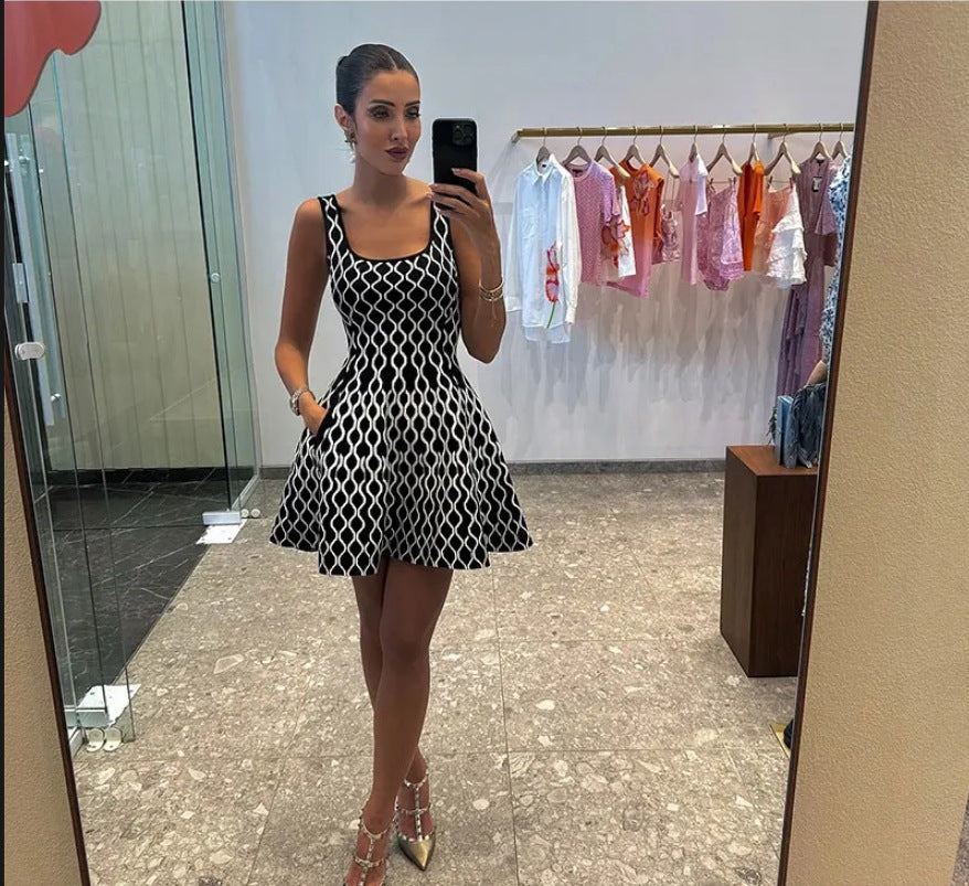 Dame A-linje kjole med eksklusivt geometrisk mønster og praktiske lommer Stilla