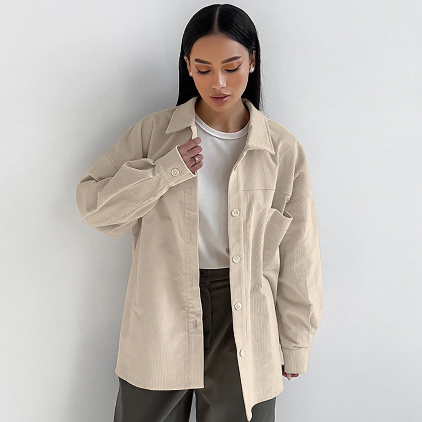 Dame afslappet oversized skjortejakke lavet af blødt kordfløjl med praktiske lommer Stilla