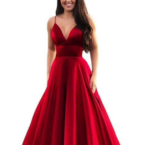 Dame A-linje aftenkjole med dyb udskæring og smalle stropper Stilla