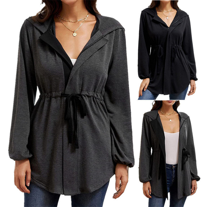 Dame afslappet hættejakke med taljerbart design og luftige ballonærmer Stilla