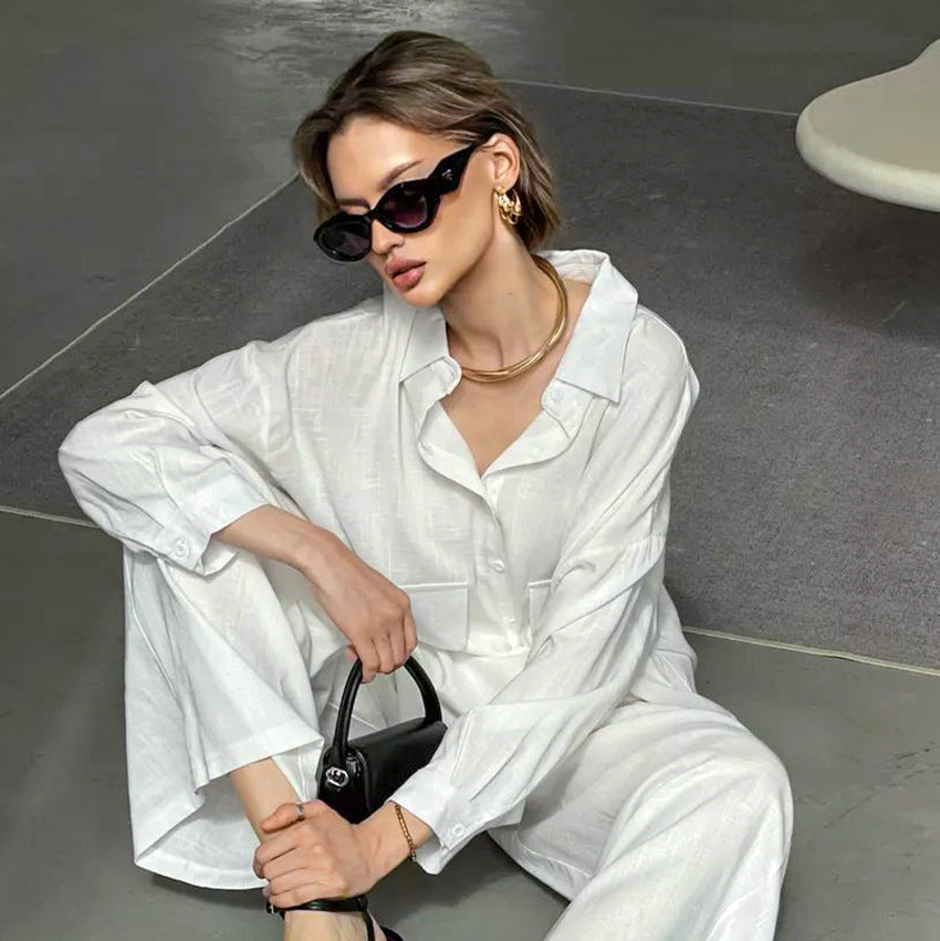 Dame afslappet bluse lavet af let hørstof med overliggende skuldre og knapdetaljer Stilla