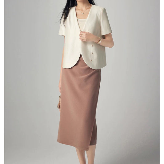 Dame elegant blazerjakke med svingende skørt og fine detaljer Stilla