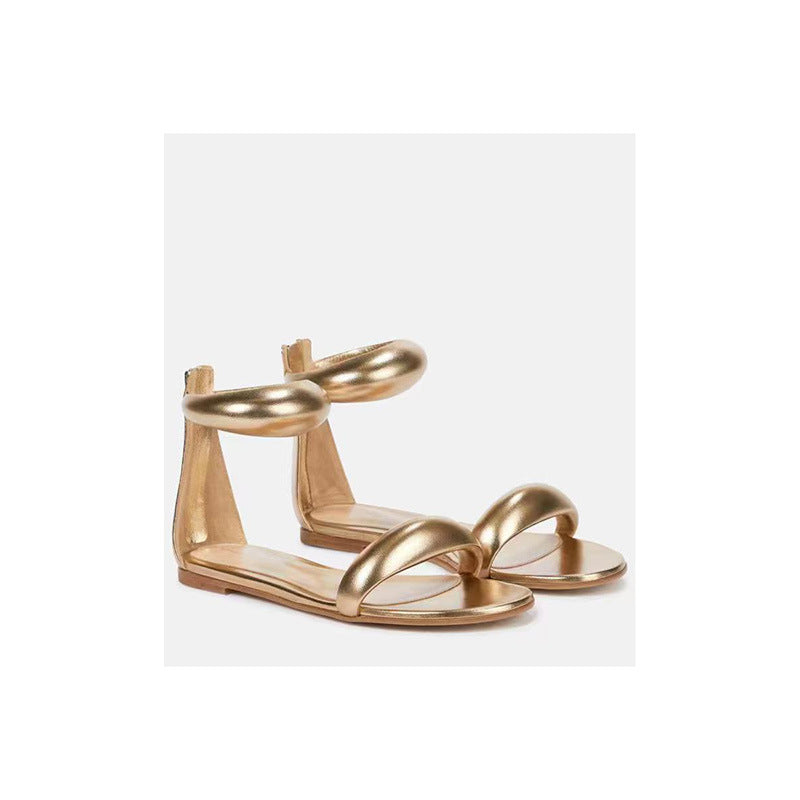 Femme Stilfulde Flade Sandaler med Unik Snoet Rem Design  Stilla