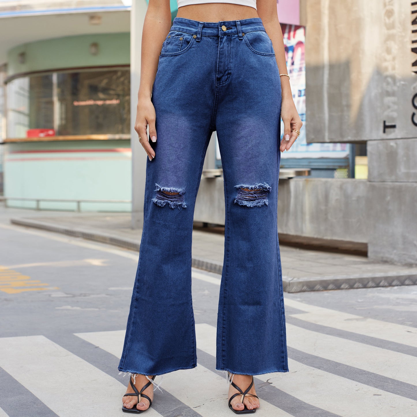 Dame løst skårne jeans med destroyed-detaljer Stilla