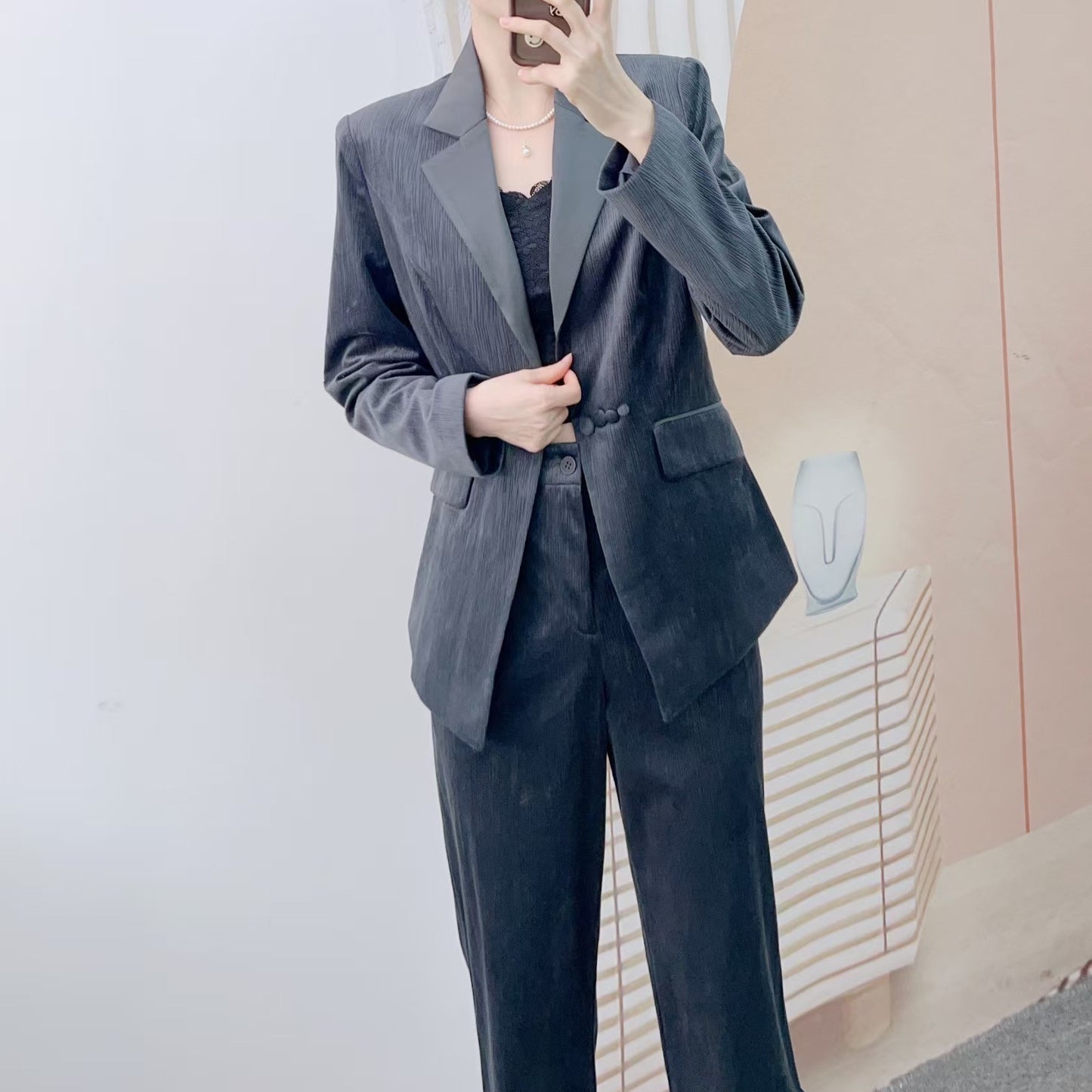 Dame Elegant Blazer-Bukser-Sæt med struktureret stof og moderne detaljer Stilla