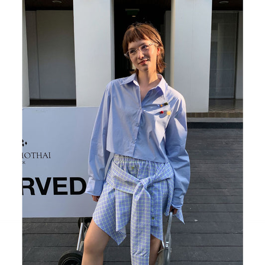 Dame cropped skjorte bluse med moderne knapdetaljer Stilla