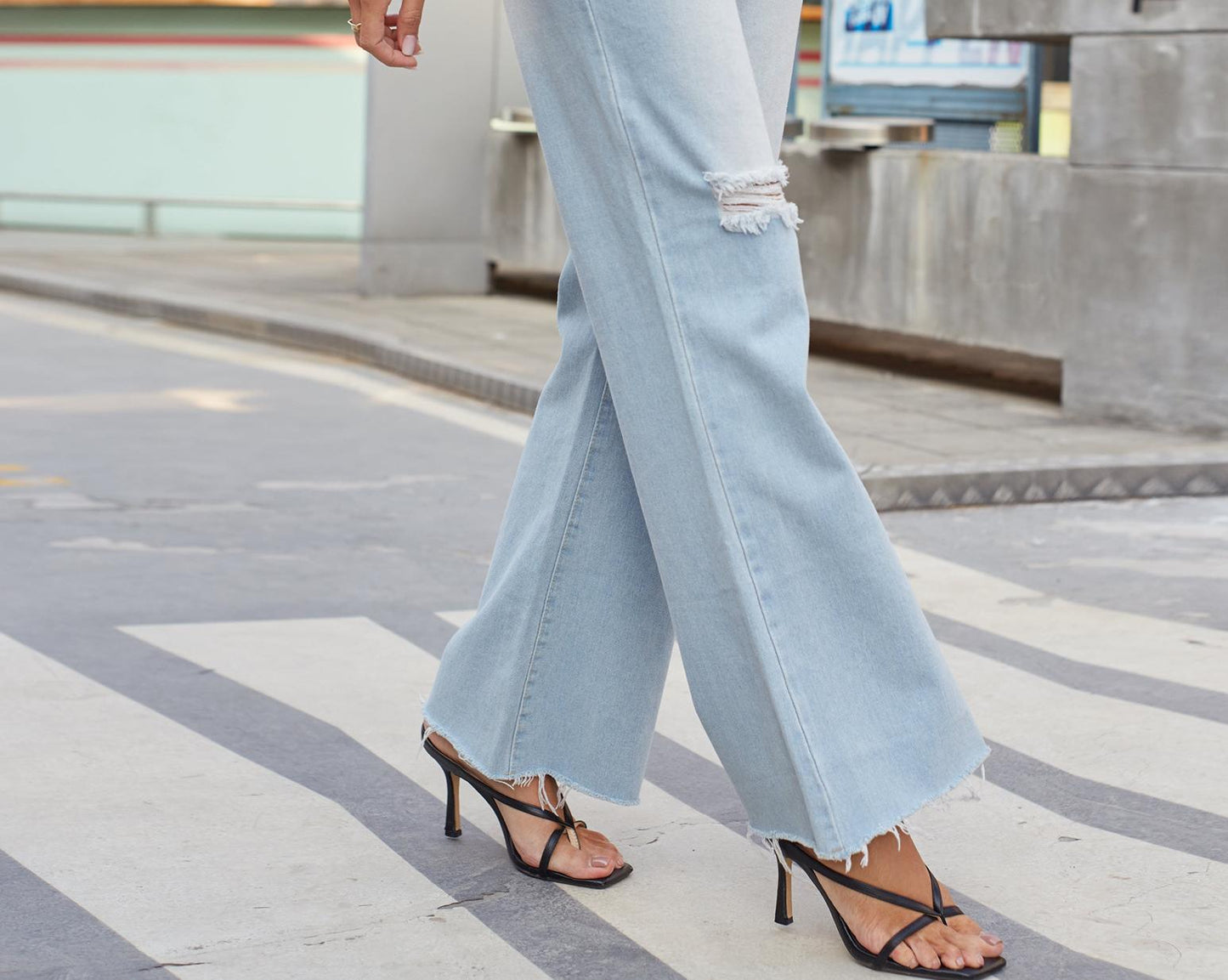 Dame løst skårne jeans med destroyed-detaljer Stilla