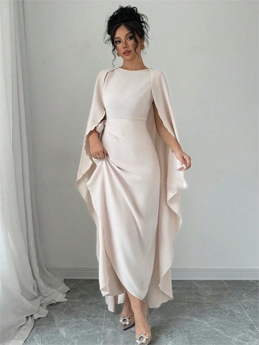 Dame Elegant aftenkjole med svingende kappe og figursyet snit Stilla