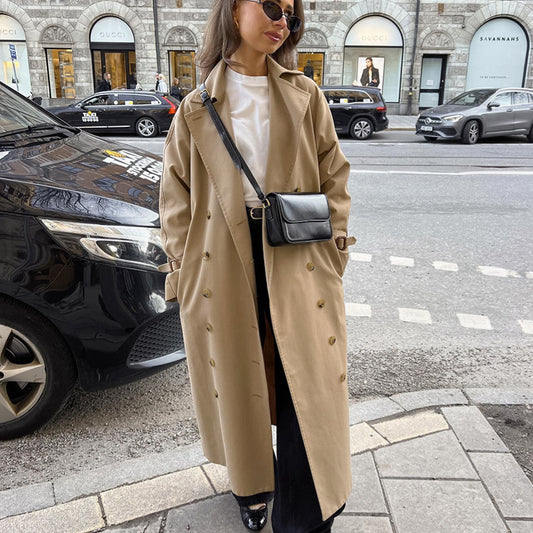 Dame elegant trenchcoat med dobbelt knapliste og moderne snit Stilla