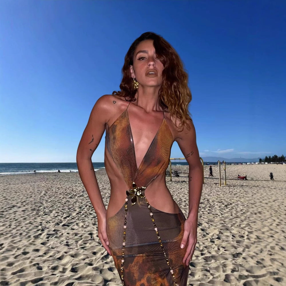 Dame Cut-Out Strandkjole med elegante lukninger og detaljeret perle-applikation Stilla