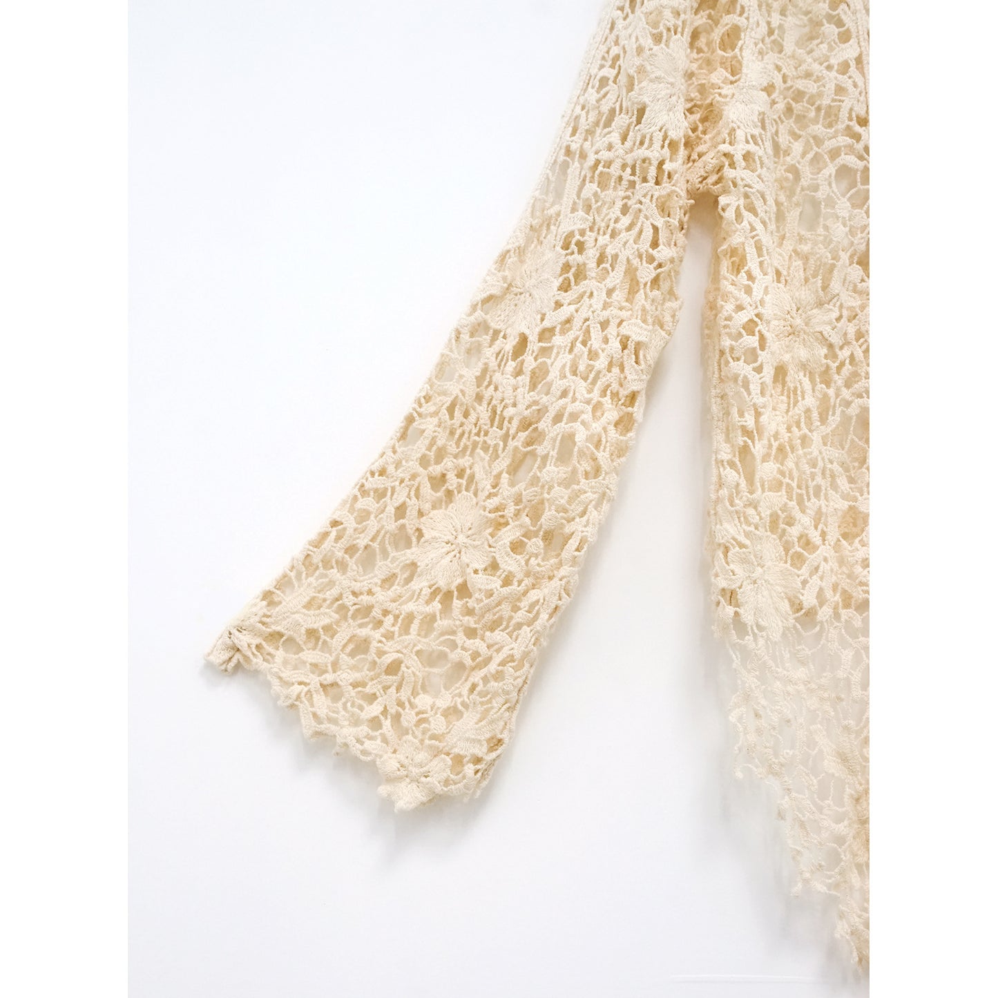 Dame elegant Boho-strikjakke med romantiske spids- og frynse-detaljer Stilla