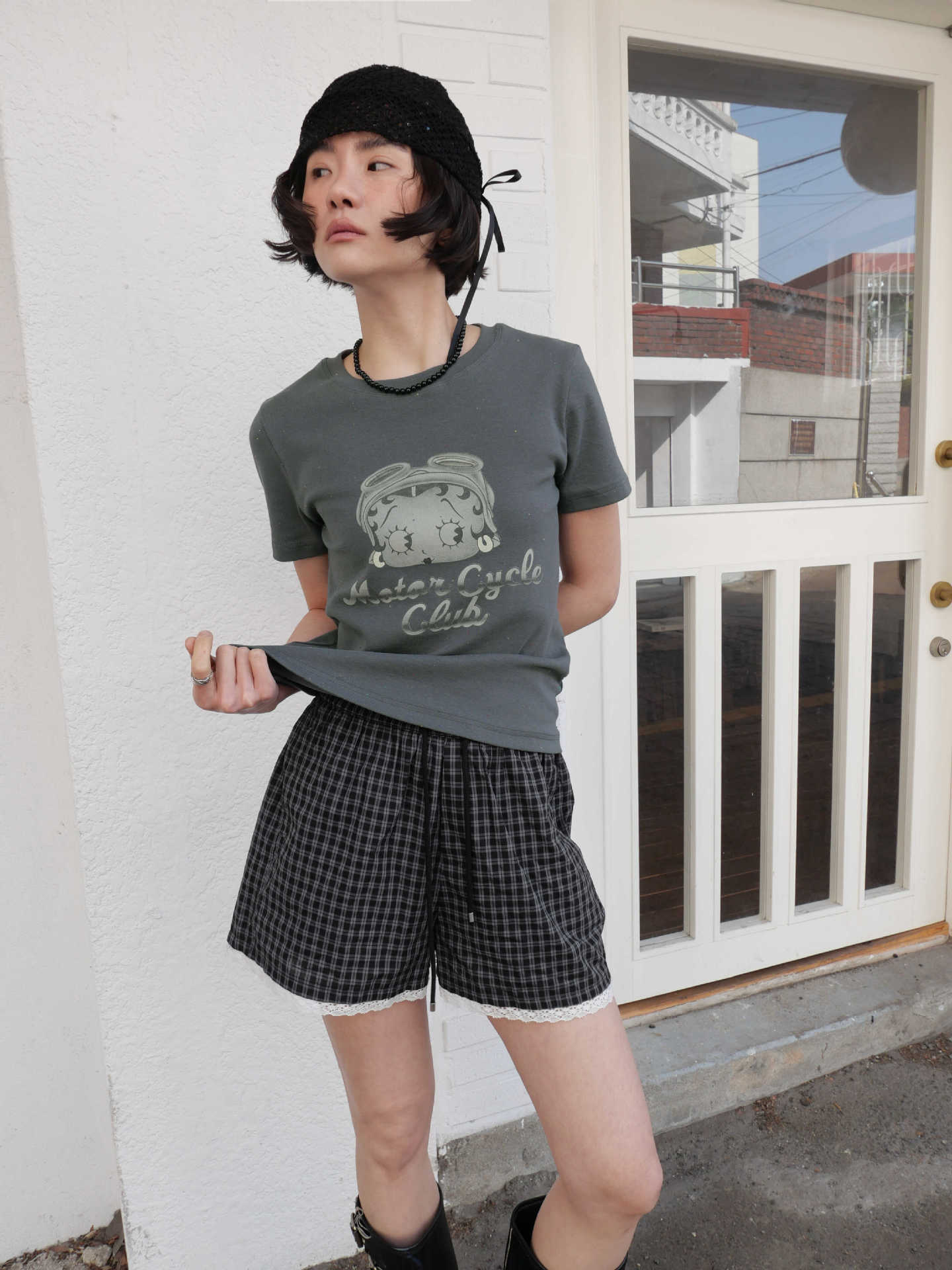 Dame afslappet kort pyjamas lavet af åndbart bomuldsblanding med spids Stilla