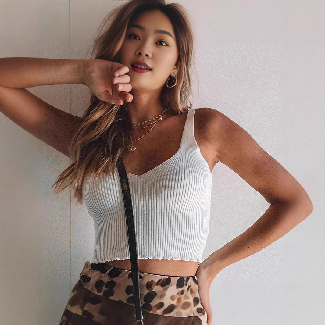 Dame afslappet Crop-Top med fin ribbestruktur og forførende V-udskæring Stilla