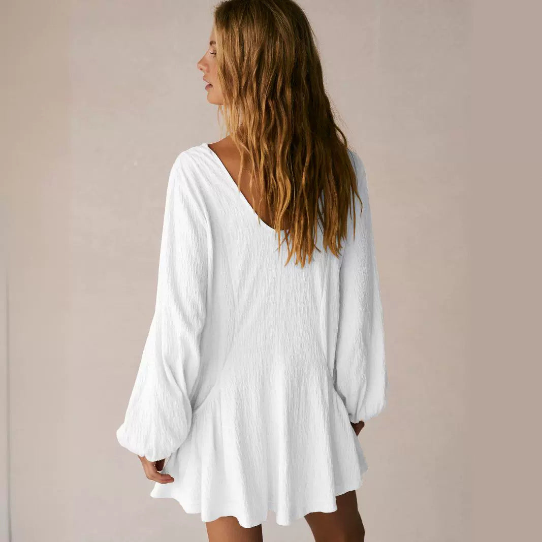 Dame afslappet kortærmet kjole med dyb V-halsudskæring og svajende kant Stilla