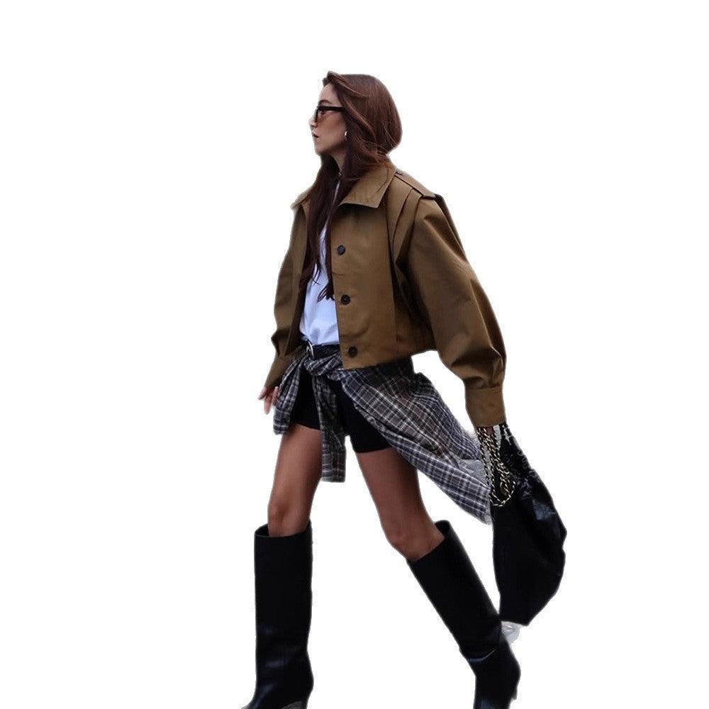 Dame cropped trenchcoat med elegante knapdetaljer Stilla