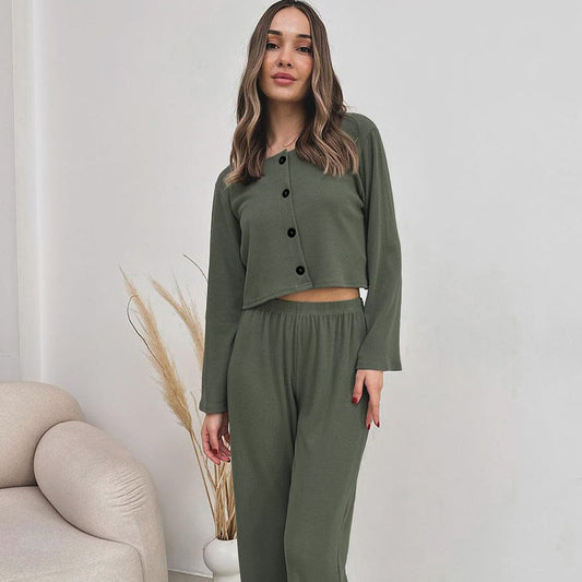 Dame strik-jumpsuit med knapdetalje og brede ærmer Stilla
