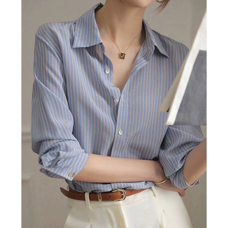 Dame afslappet bluse med fine striber og elegant krave Stilla